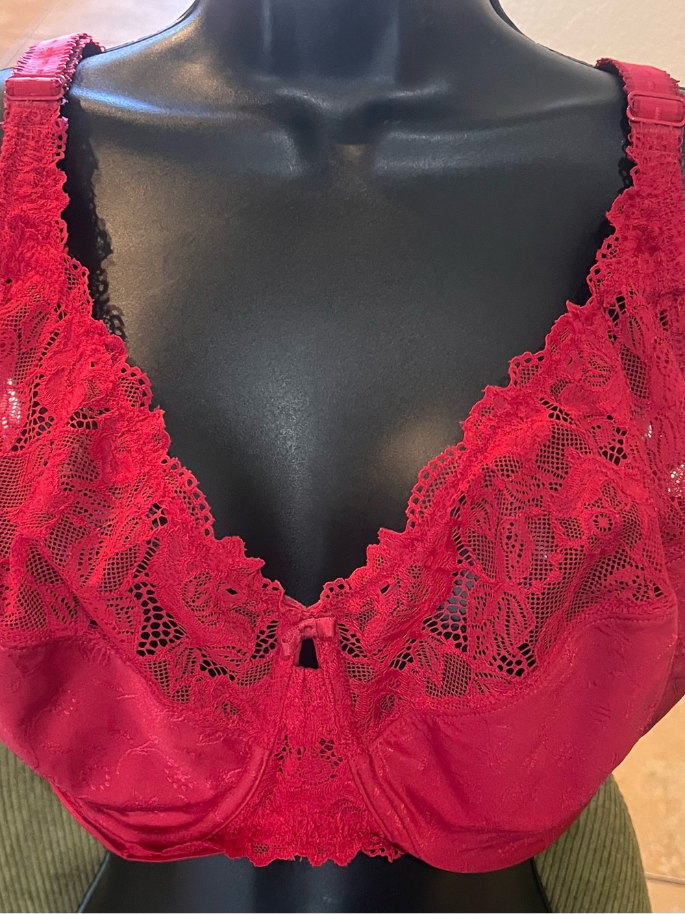 Women's Red Lace Underwire Bra - Supportive Everyday Style